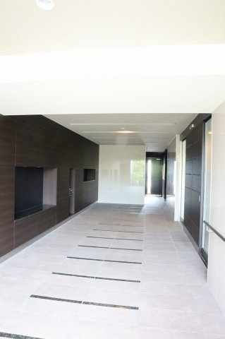 アルファスマート阿南駅西のエントランス