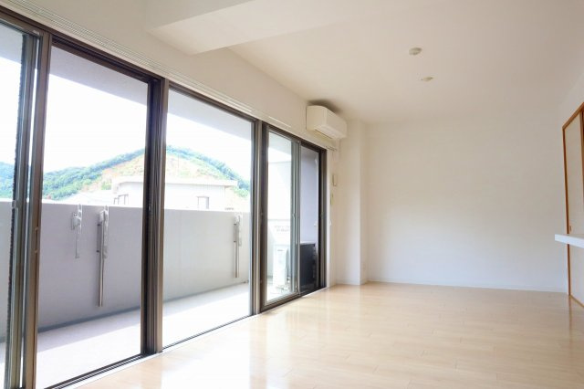 アルファスマート阿南駅西の居間・リビング