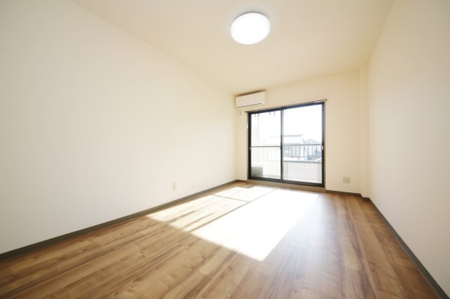 エトワールシミズIの居間・リビング