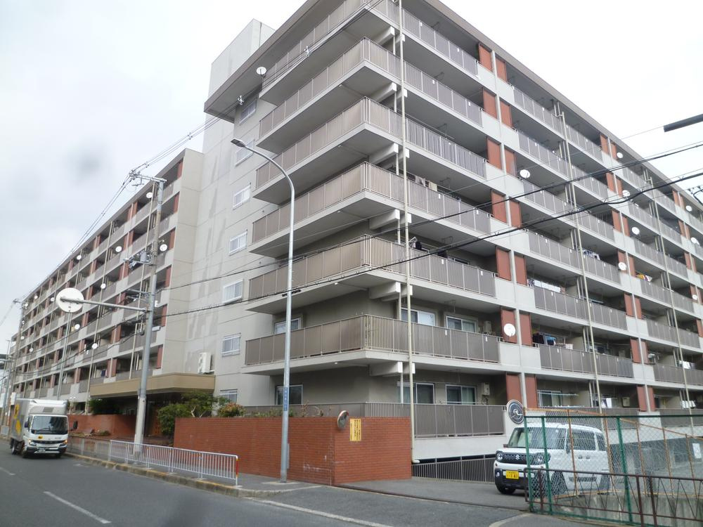 香里グランドコーポの外観|新しい生活にいかがでしょうか？外観はお住まいの顔になります。こだわりたいポイントですね。水回りリフォームやリノベーションも承ってます。
■現地見学・資金計画相談・住宅ローン相談もお問合せ受付中■