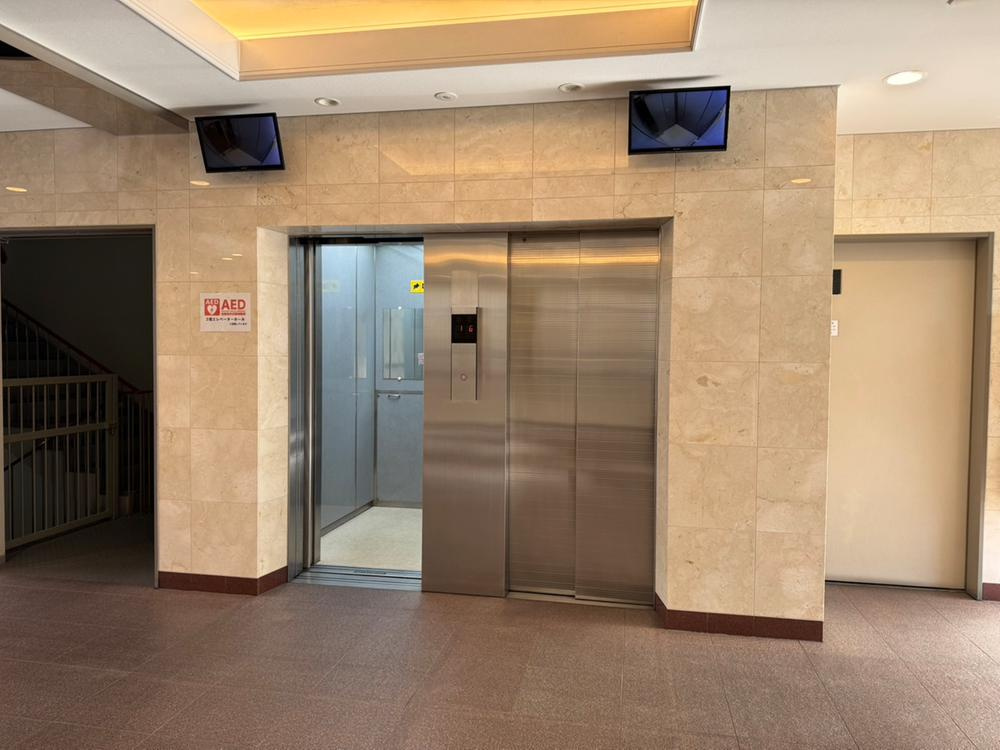 香里グランドコーポのその他共用部分|エレベーター2基
■物件内覧・資金計画相談・住宅ローン相談、リフォーム相談、お問合せ受付中■
※当日・翌日のご内覧、ご相談はお電話でのお問合せがスムーズです！