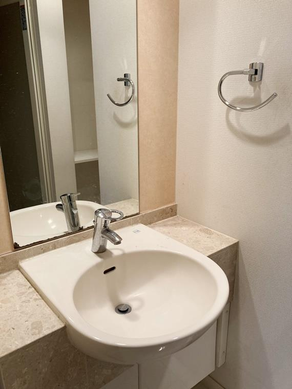 七島町戸建の洗面所