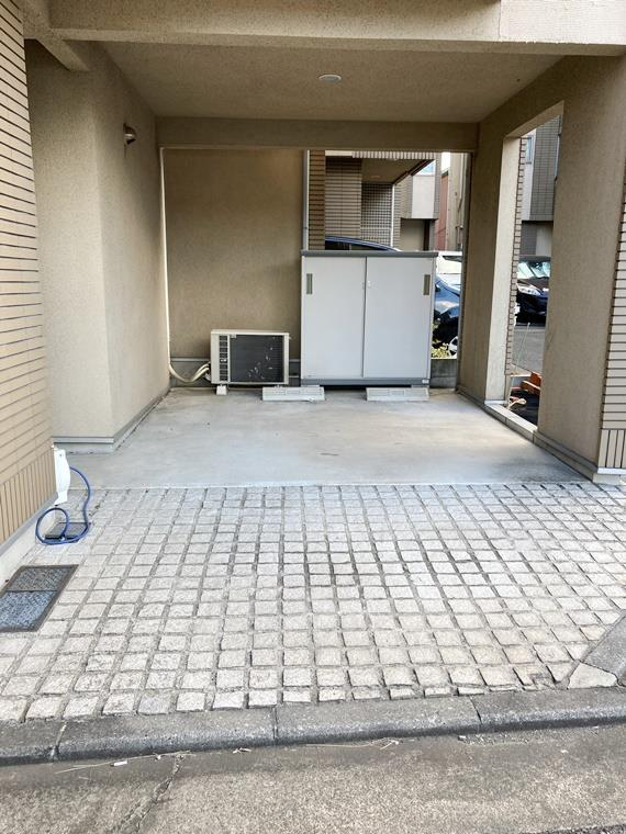 七島町戸建の駐車場