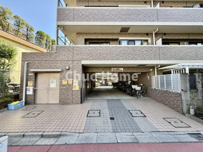 【駐車場】 | ライオンズマンション梅島中央公園 | 駐車場入口