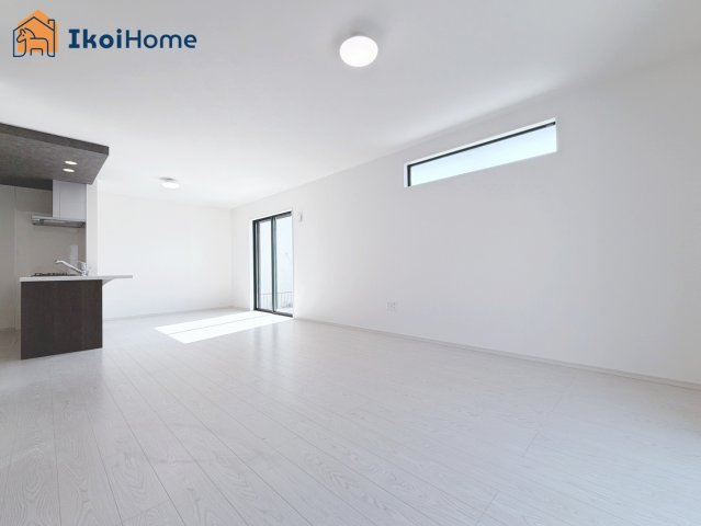 神戸市西区伊川谷町有瀬2期　新築戸建の居間・リビング|【ホームページに現地動画掲載中】●年中無休：当日予約可●明るく開放感もある1階20.2帖のLDKです