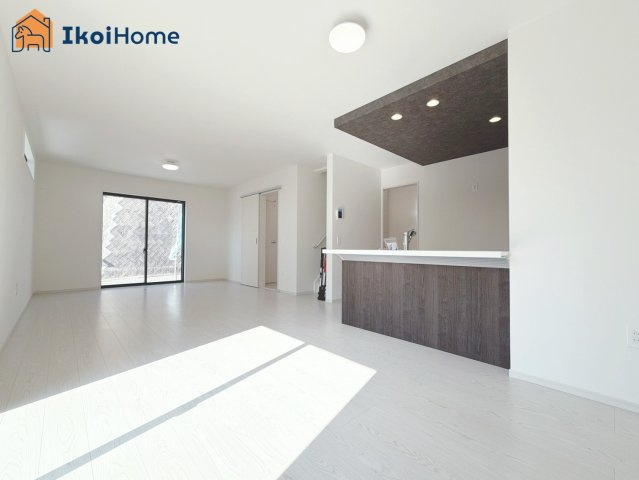 神戸市西区伊川谷町有瀬2期　新築戸建の居間・リビング|【ホームページに現地動画掲載中】●年中無休：当日予約可●人気のリビングイン階段の間取り！