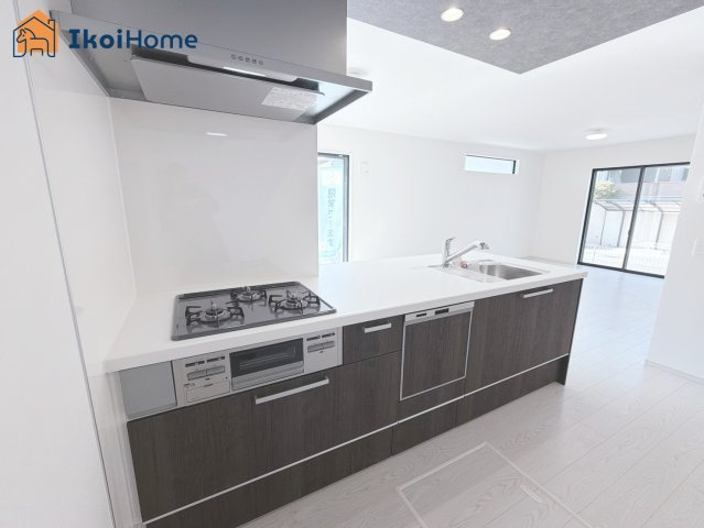 神戸市西区伊川谷町有瀬2期　新築戸建のキッチン|【ホームページに現地動画掲載中】●年中無休：当日予約可●家事の時短に欠かせない食洗機付きキッチン！