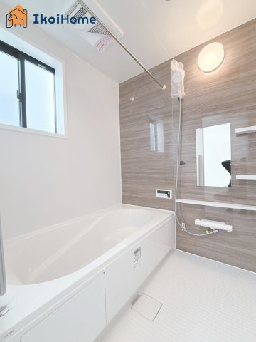 神戸市西区伊川谷町有瀬期　新築戸建の浴室|◆同社施工例◆小窓があり換気良好の浴室です。清潔な空間を保てます。