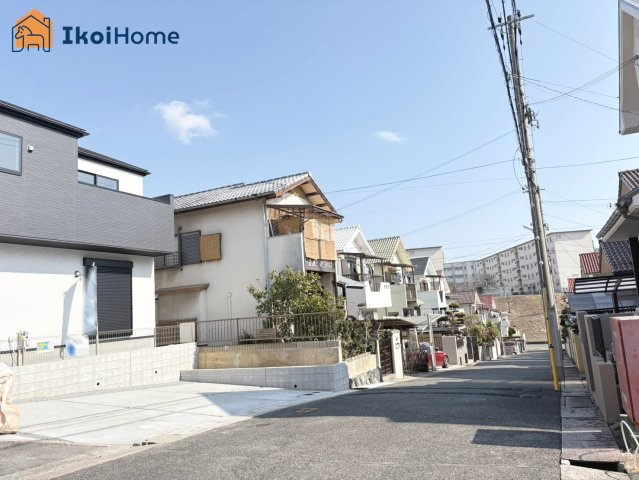 神戸市西区伊川谷町有瀬2期　新築戸建の前面道路含む現地写真|【ホームページに現地動画掲載中】●年中無休：当日予約可●前面道路幅員は南西側約5.9m、北西側10m