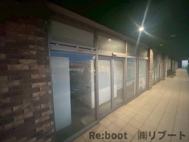 習志野市泉町３丁目の事務所の玄関