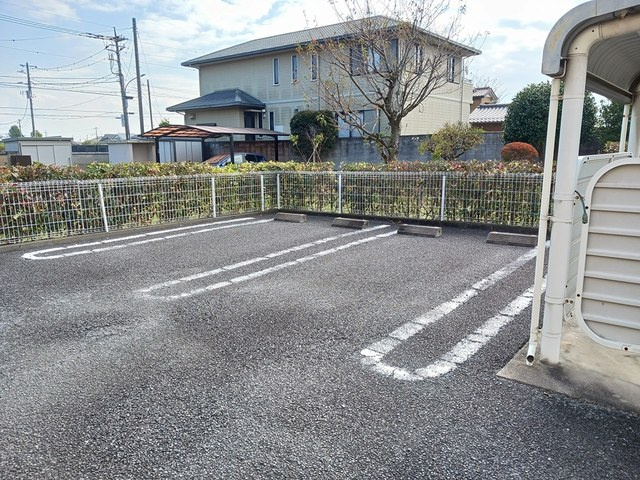 ロジュマンリーブⅡの駐車場|駐車場があります