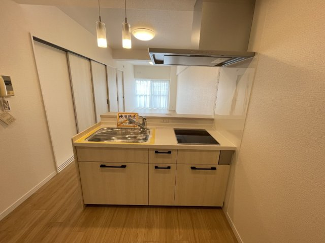 【仲介手数料無料／中村区】宝・稲葉地ハイツ　307号室のキッチン|コンパクトなキッチンで掃除もラクラク