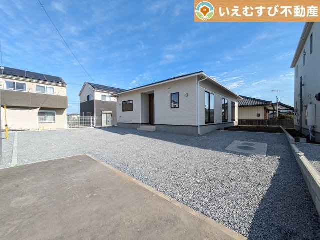 Cradle garden　上里町嘉美第4の駐車場|2台以上駐車可能なスペース完備
広々とした砂利敷きスペース。駐車するだけでなくBBQやプールも楽しめそう♪