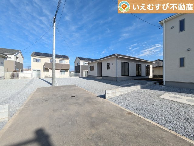 Cradle garden　上里町嘉美第4の前面道路含む現地写真|充分な広さの前面道路
間口が広くお車の出し入れも問題なく行えるスペースが確保されています♪