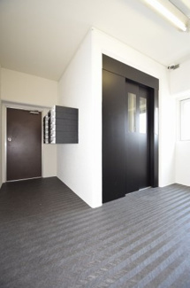 【エントランス】 | ピース・クラージュB