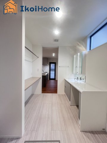 神戸市西区竹の台3丁目　新築戸建のその他|【ホームページに現地動画掲載中】●年中無休：当日予約可●広い洗面室です！使いやすい棚もございます！