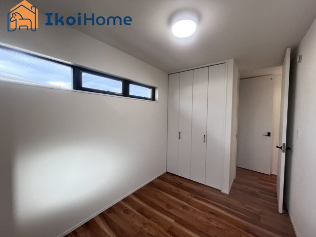 神戸市西区竹の台3丁目　新築戸建の子供部屋|◆同社施工例◆注意。カーテン・カーテンレールは付いておりません。弊社にご相談ください。