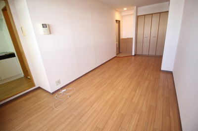 【寝室】 | アッツ・コート美章園駅前 | 洋室10帖　明るい寝室です