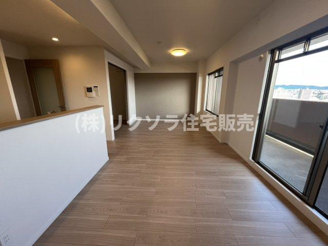 ランフォルセ香里園のダイニング|LDK15.8帖
■物件内覧・資金計画相談・住宅ローン相談、リフォーム相談、お問合せ受付中■
※当日・翌日のご内覧、ご相談はお電話でのお問合せがスムーズです！