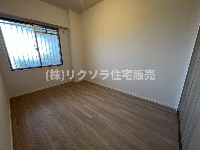 ランフォルセ香里園の洋室|洋室4.8帖
■物件内覧・資金計画相談・住宅ローン相談、リフォーム相談、お問合せ受付中■
※当日・翌日のご内覧、ご相談はお電話でのお問合せがスムーズです！