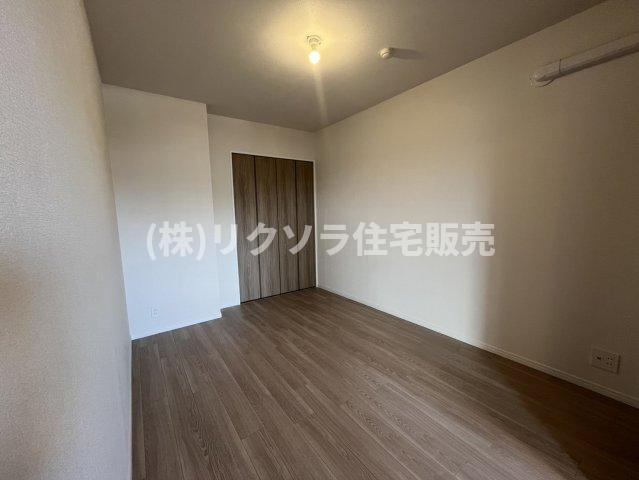 ランフォルセ香里園の洋室|洋室5.5帖
■物件内覧・資金計画相談・住宅ローン相談、リフォーム相談、お問合せ受付中■
※当日・翌日のご内覧、ご相談はお電話でのお問合せがスムーズです！