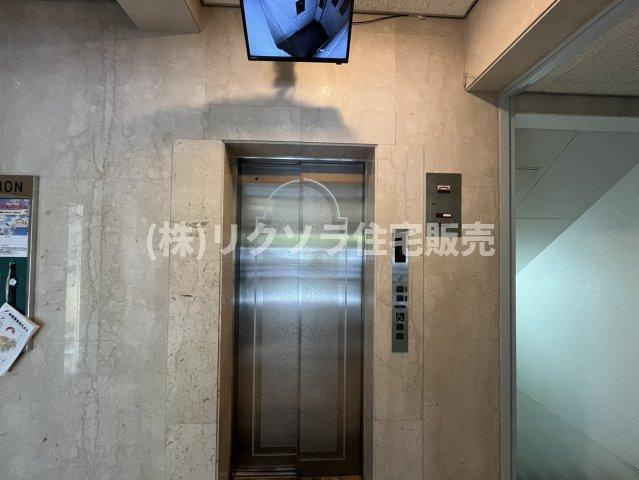 ランフォルセ香里園のその他共用部分|エレベーター1基　防犯カメラ有
■物件内覧・資金計画相談・住宅ローン相談、リフォーム相談、お問合せ受付中■
※当日・翌日のご内覧、ご相談はお電話でのお問合せがスムーズです！