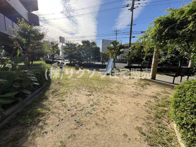 ランフォルセ香里園の現況写真|敷地内公園
■物件内覧・資金計画相談・住宅ローン相談、リフォーム相談、お問合せ受付中■
※当日・翌日のご内覧、ご相談はお電話でのお問合せがスムーズです！