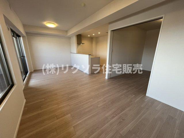 ランフォルセ香里園の居間・リビング|LDK15.8帖
■物件内覧・資金計画相談・住宅ローン相談、リフォーム相談、お問合せ受付中■
※当日・翌日のご内覧、ご相談はお電話でのお問合せがスムーズです！