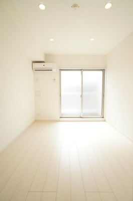 【居間・リビング】 | リブリ・辻 | こちらのリビングで趣味の時間をお楽しみください