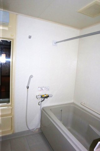 コスモグランディ通町の浴室