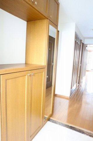 コスモグランディ通町の玄関