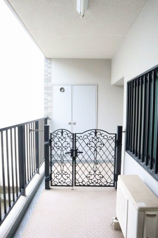 コスモグランディ通町のエントランス|門扉