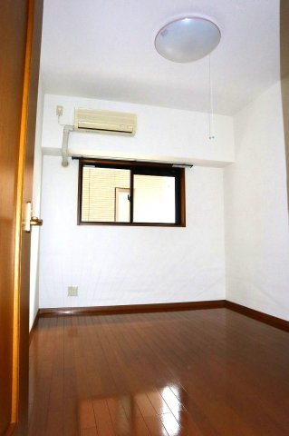 コスモグランディ通町の洋室|サービスルーム(5.6帖)