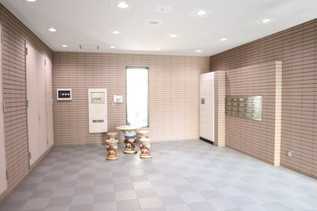 コスモグランディ通町のエントランス|毎日通るエントランスはこのようになっています