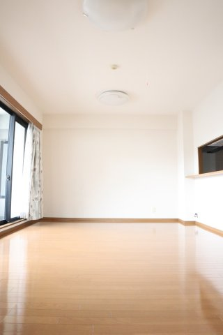 コスモグランディ通町の居間・リビング