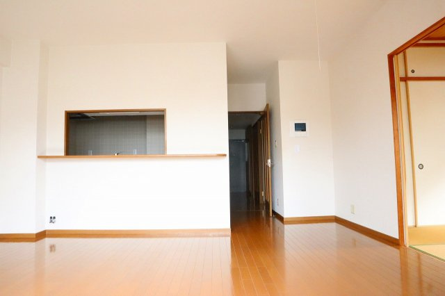 コスモグランディ通町の居間・リビング