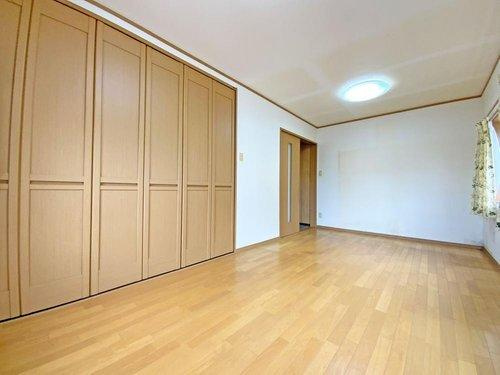 明石市荷山町テラスの洋室|洋室 9帖・収納あり！