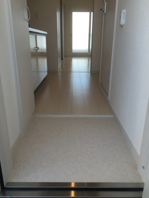 【玄関】 | リブリ・Comfort 龍馬 Ⅱ | ゆったりとした玄関です