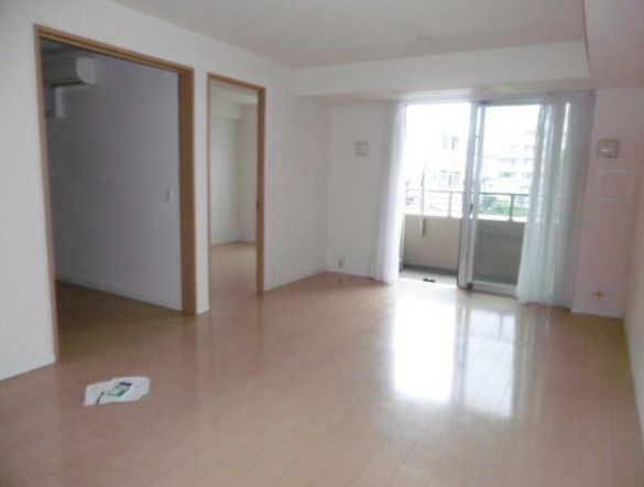 フェーズ・コート175　常時ゴミ出し可　宅配BOX　振分の居間・リビング