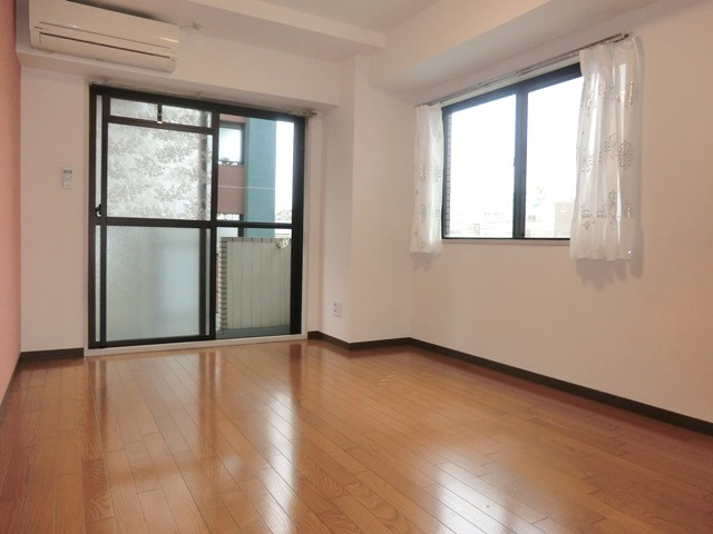 さいたま市浦和区仲町１丁目の賃貸マンションの居間・リビング|参考写真です。