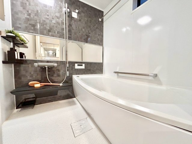 豊島区長崎2丁目　新築戸建の浴室|浴室乾燥機付きのため、雨の日の洗濯物干しやカビの予防にも役立ちます。

ご内見希望・資料請求などお気軽にお問い合わせ下さい！
03-5990-5201