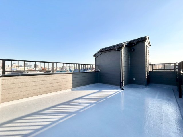 豊島区長崎2丁目　新築戸建の収納|充分な収納スペースを確保。居室内に余計な家具を置く必要がないため、シンプルでスッキリとした暮らしが実現できます。

ご内見希望・資料請求などお気軽にお問い合わせ下さい！
03-5990-5201