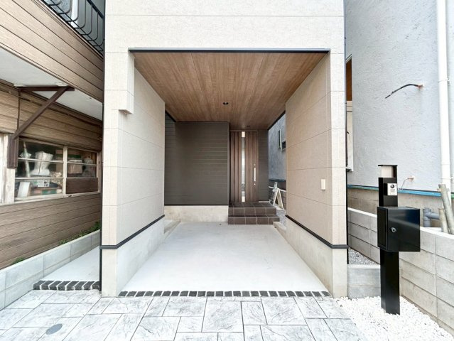 豊島区長崎2丁目　新築戸建の駐車場|カースペースもしっかり確保。車での移動が欠かせないファミリーにも嬉しいプランです。

ご内見希望・資料請求などお気軽にお問い合わせ下さい！
03-5990-5201