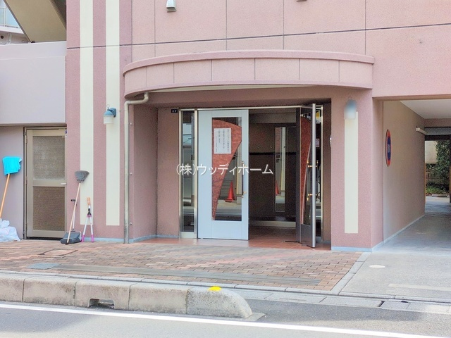 ベルドゥムール北越谷駅前　中古マンションのエントランス