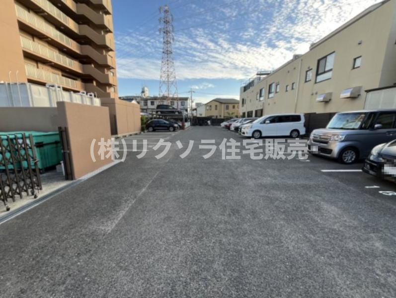 サンメゾン寝屋川の駐車場|■物件内覧・資金計画相談・住宅ローン相談、リフォーム相談、お問合せ受付中■
※当日・翌日のご内覧、ご相談はお電話でのお問合せがスムーズです！