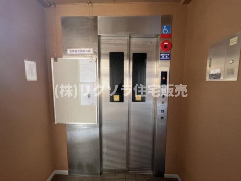 サンメゾン寝屋川のその他共用部分|エレベーター1基
■物件内覧・資金計画相談・住宅ローン相談、リフォーム相談、お問合せ受付中■
※当日・翌日のご内覧、ご相談はお電話でのお問合せがスムーズです！