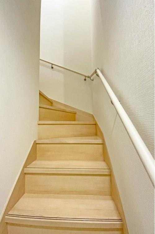 洲本市上物部 戸建ての内装|階段