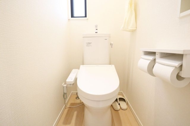 洲本市上物部 戸建てのトイレ|2階　トイレ