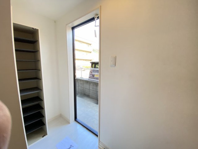 【玄関】 | ドメーヌ堺 | 収納もある玄関です