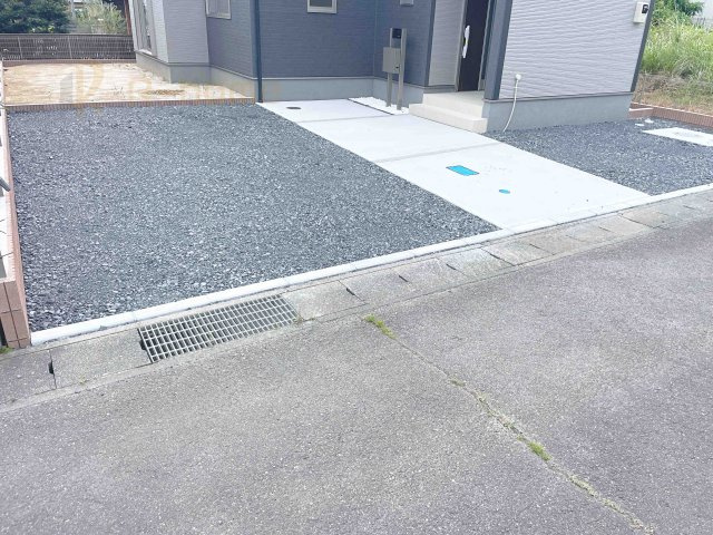 常陸太田市金砂郷第4　新築戸建て　1号棟の駐車場|カースペースは3台完備。ゲスト用のスペースも確保できますね♪